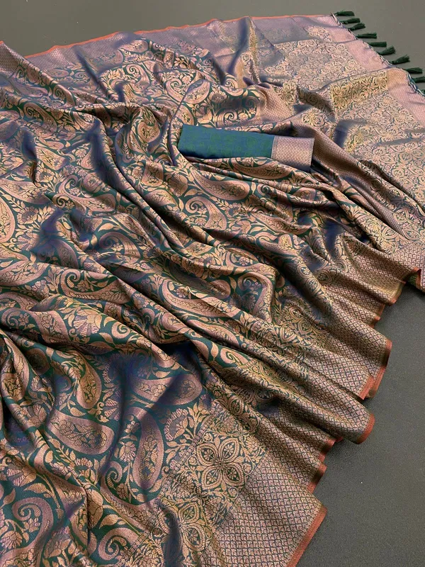 Bottle_Green_Timeless_Kanchipuram_Sarees_A_Heritage_of_Elegance_With_Blouse_Piece_Attached